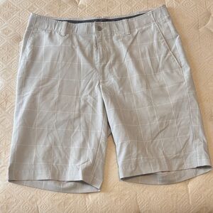 PGA Tour Light Gray Checkered Men's Shorts